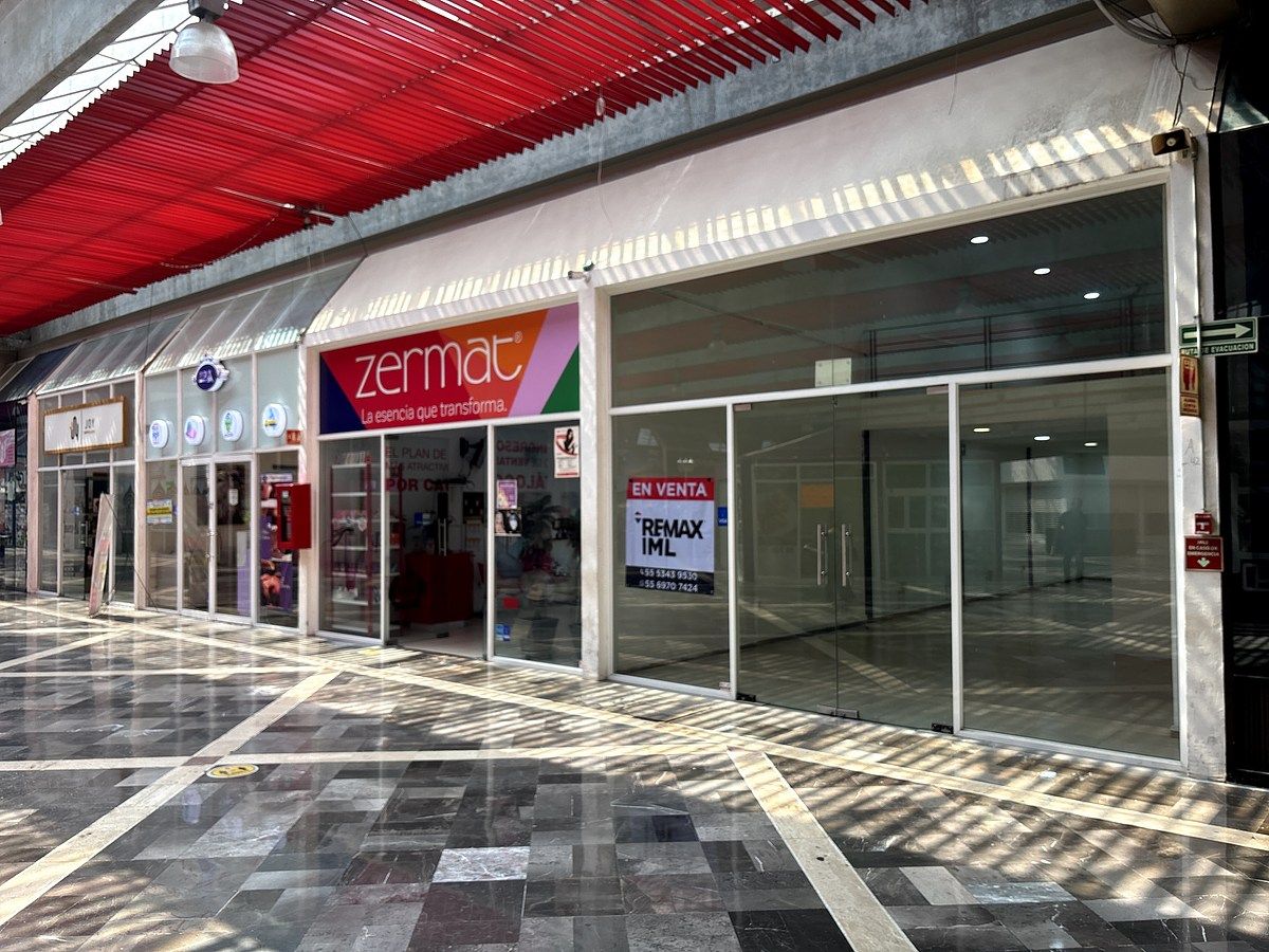 Venta local comercial con tapanco en Centro Comercial, photo 1 of 8