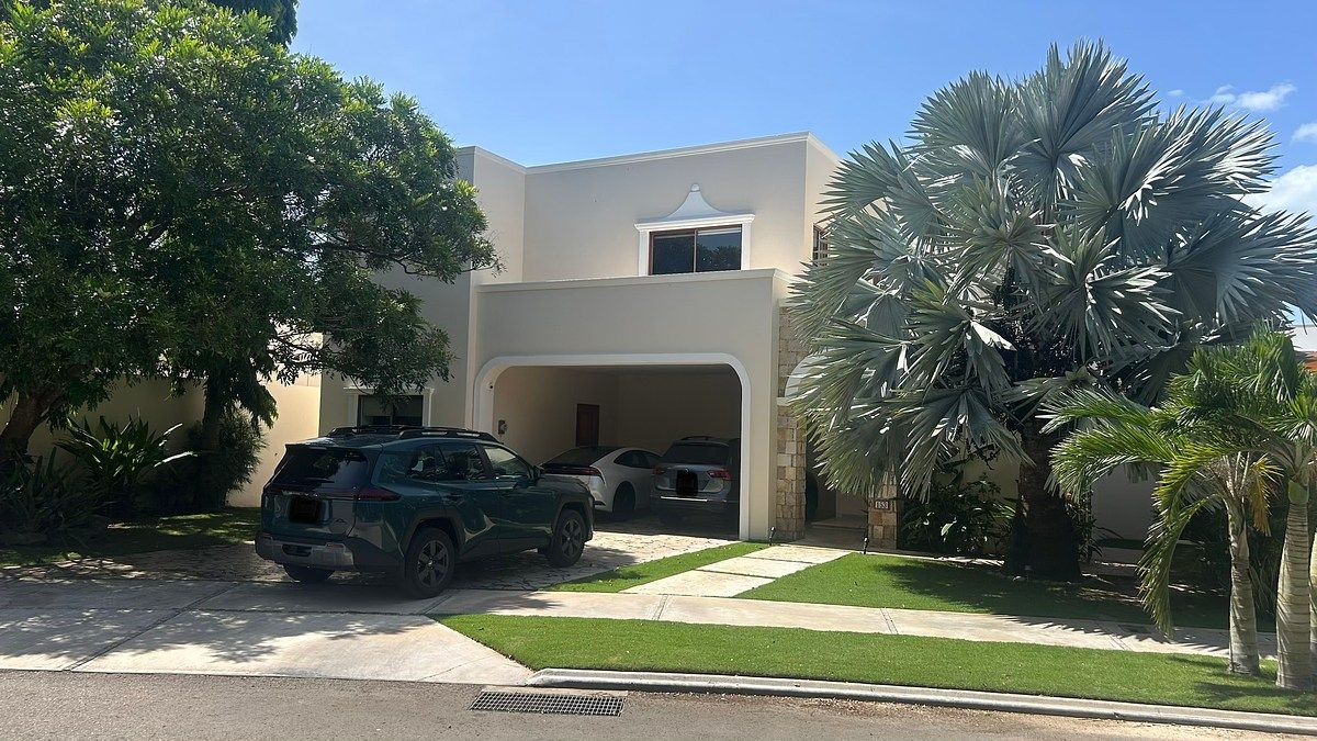 ¡Espectacular Residencia Remodelada en Las Fincas, Temozón Norte!, foto 1 de 27