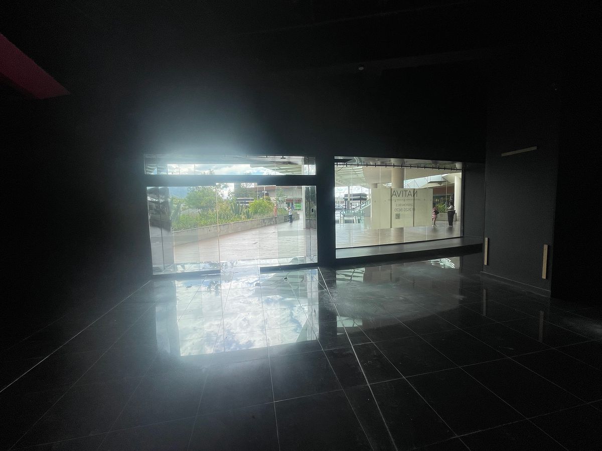 Local en centro comercial en Lázaro Garza Ayala, San Pedro Garza García, foto 6 de 7