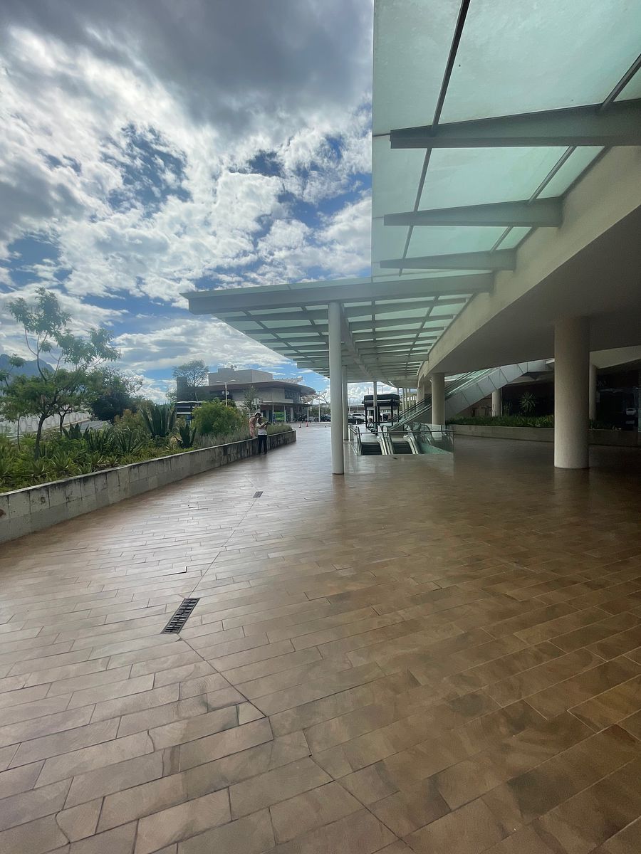 Local en centro comercial en Lázaro Garza Ayala, San Pedro Garza García, foto 4 de 7