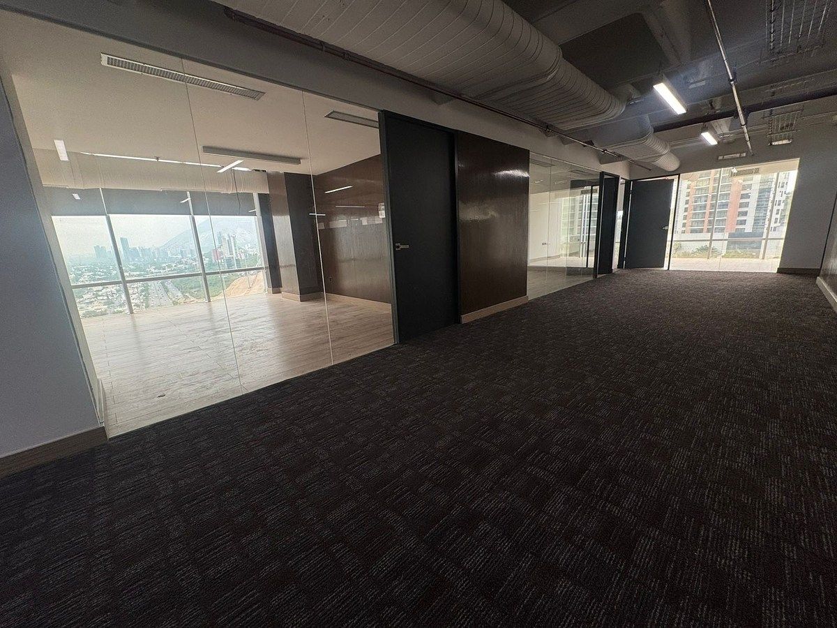 Sala Comercial em Zona Loma Larga Oriente, San Pedro Garza García, foto 3 de 8