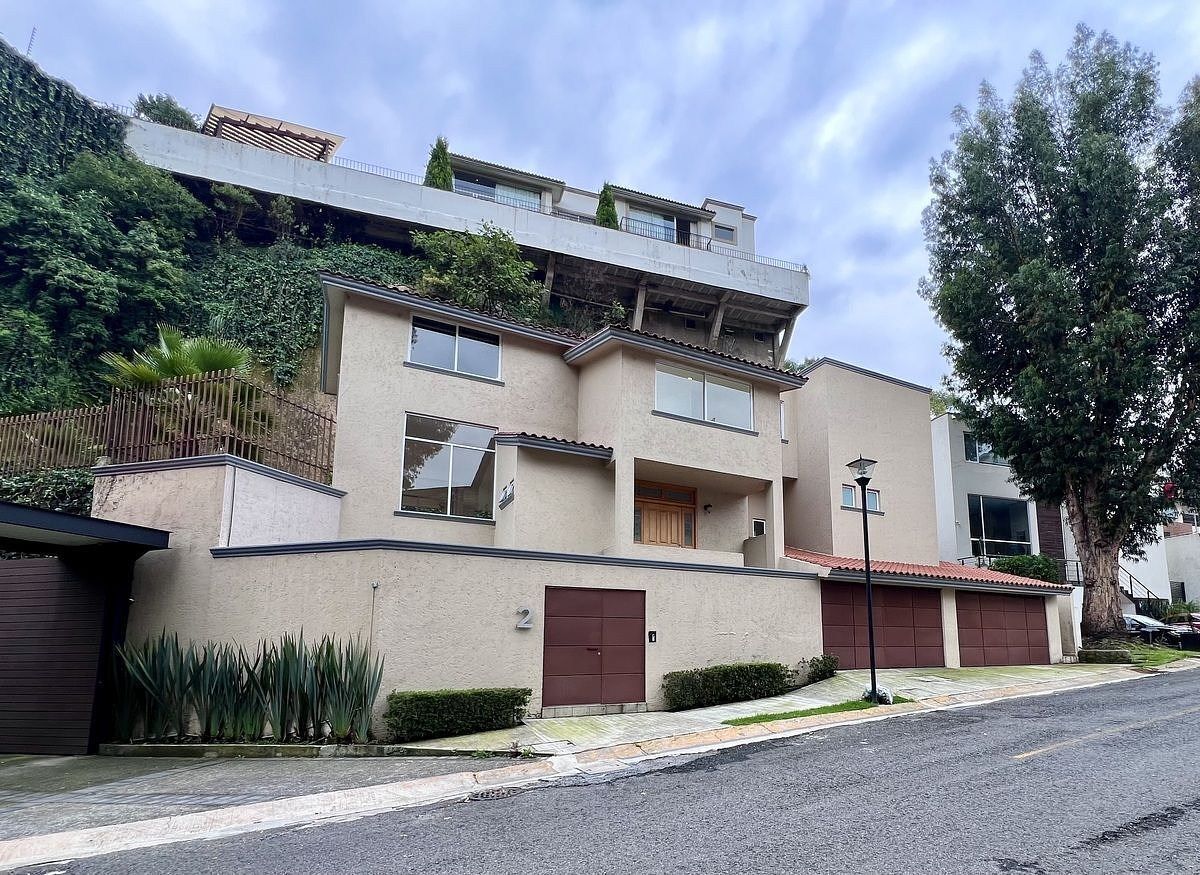 CASA EN VENTA EN BOSQUES DE LAS PALMAS, foto 1 de 48