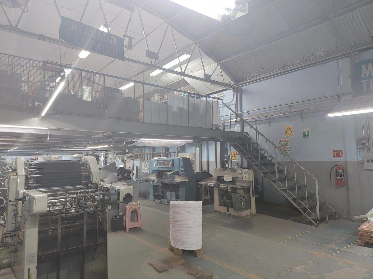 Bodega  industrial con oficinas, foto 1 de 13