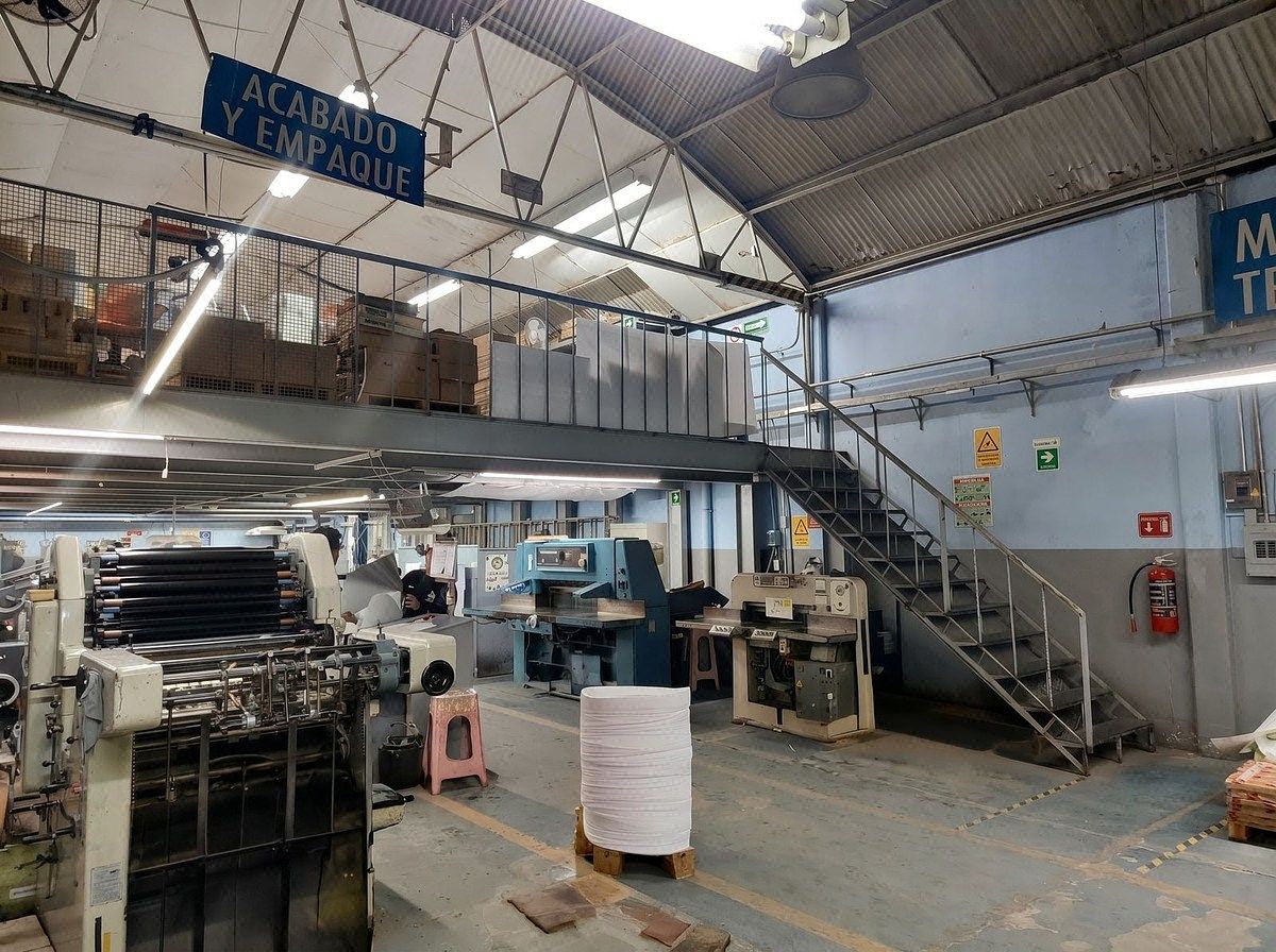 Bodega  industrial con oficinas, foto 1 de 13