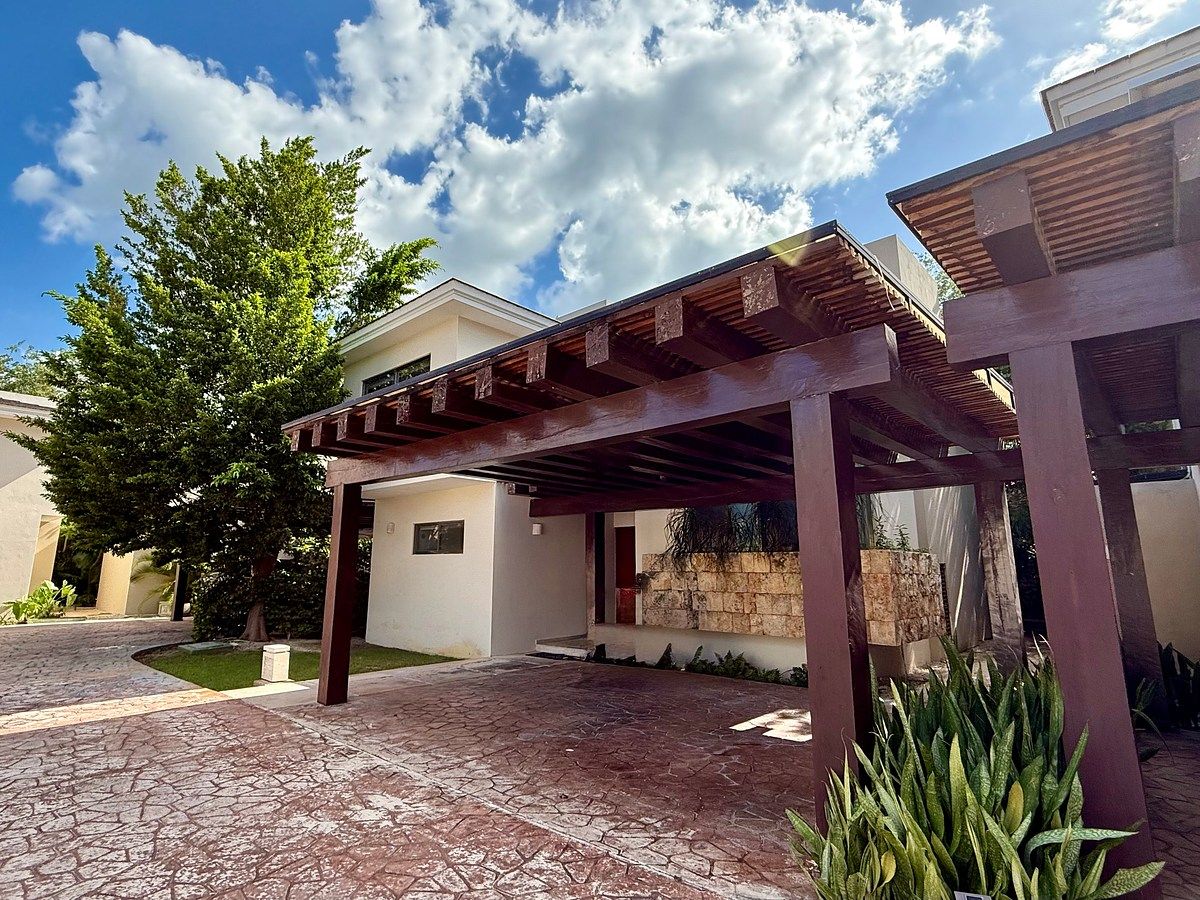 Fachada, photo 1 of 29