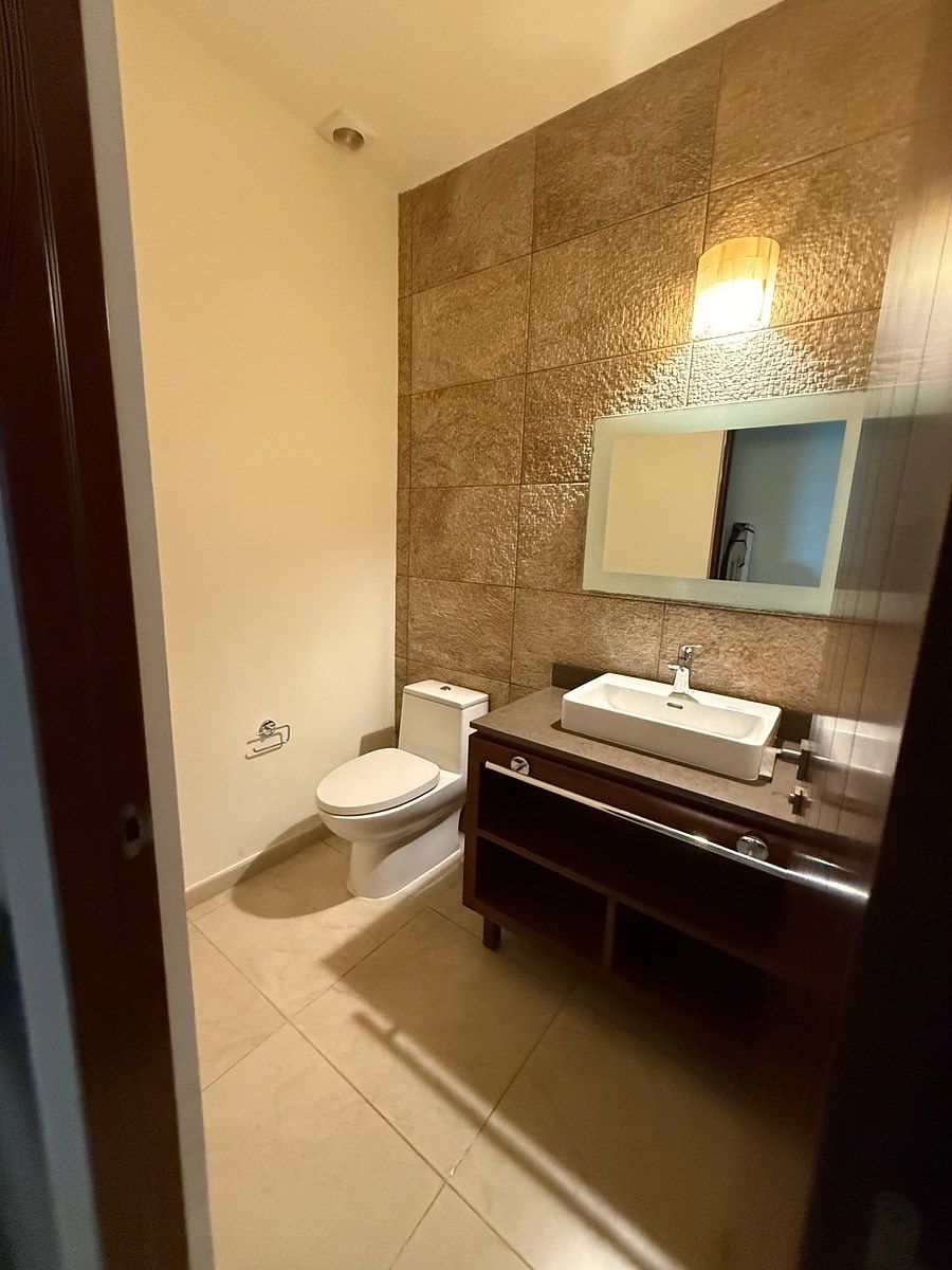Baño de visitas, photo 8 of 29