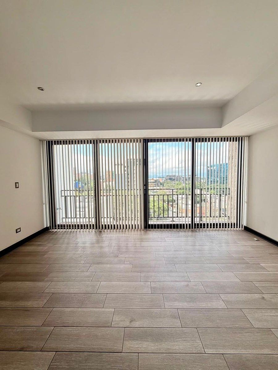 *APARTAMENTO EN ALQUILER – Edificio Tres 15, Zona 13 Las Américas - Image 1