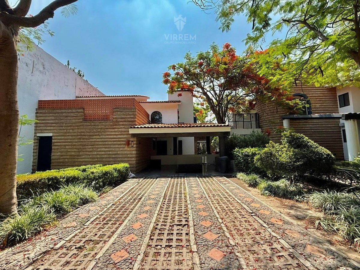 CASA EN RENTA VALLE REAL, foto 1 de 38
