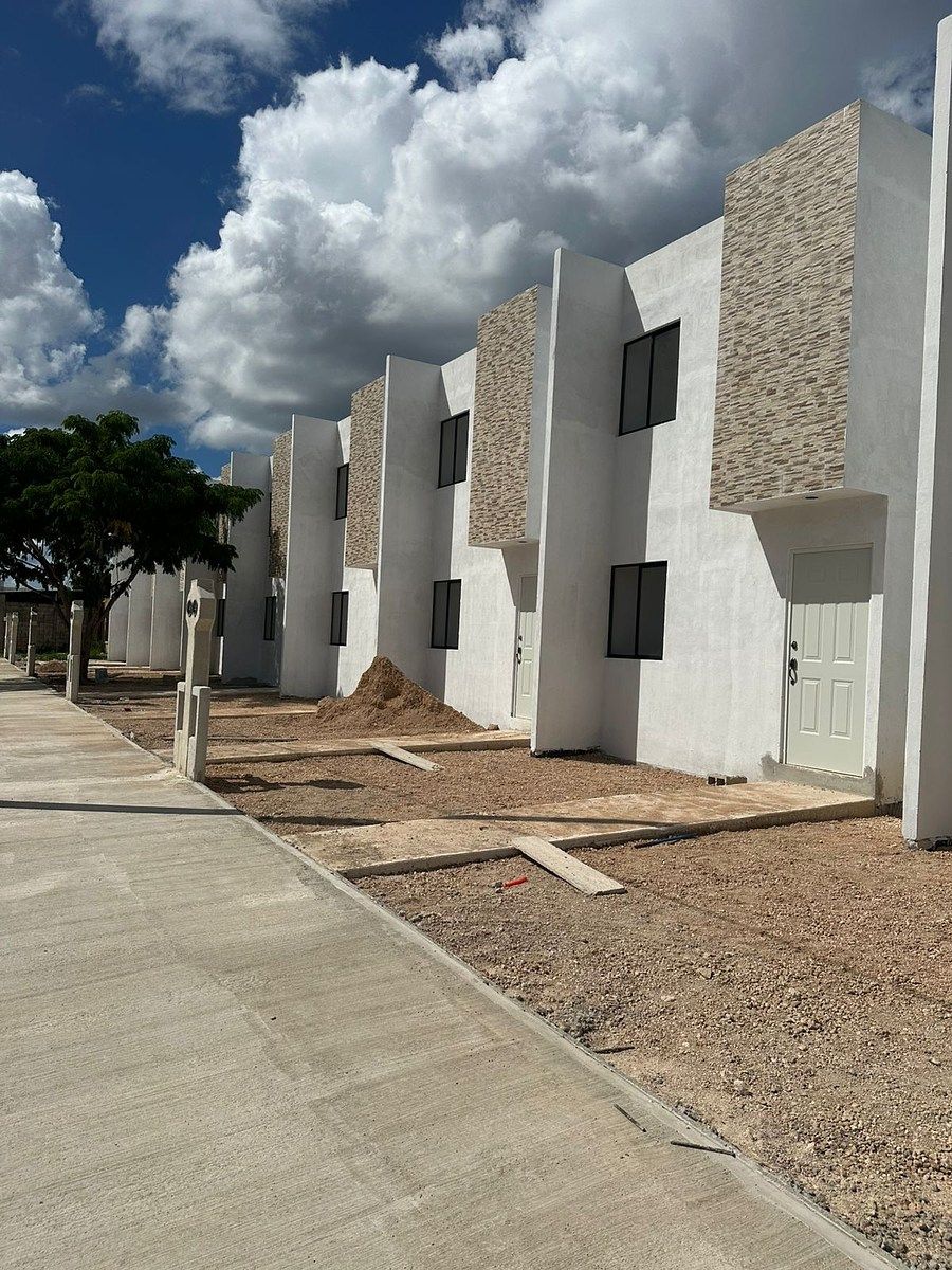 VENTA DE CASA 2 PLANTAS EN OPICHEN 2 REC. $1'420,000.00, foto 1 de 12
