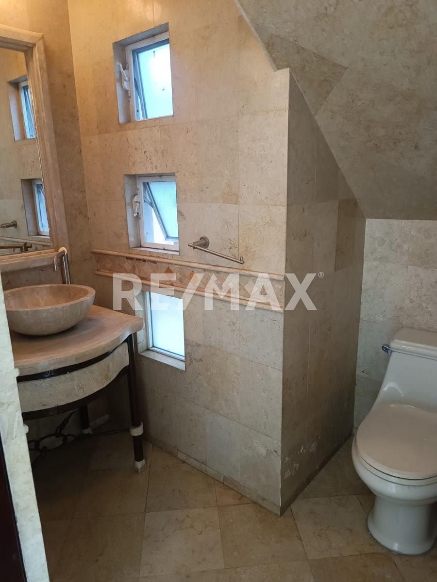 MEDIO BAÑO, foto 8 de 25