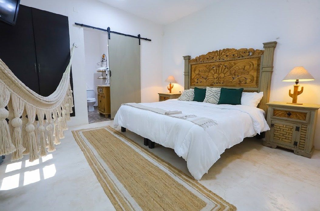 Cuarto de renta con acceso a casa grande y piscina !, foto 1 de 17