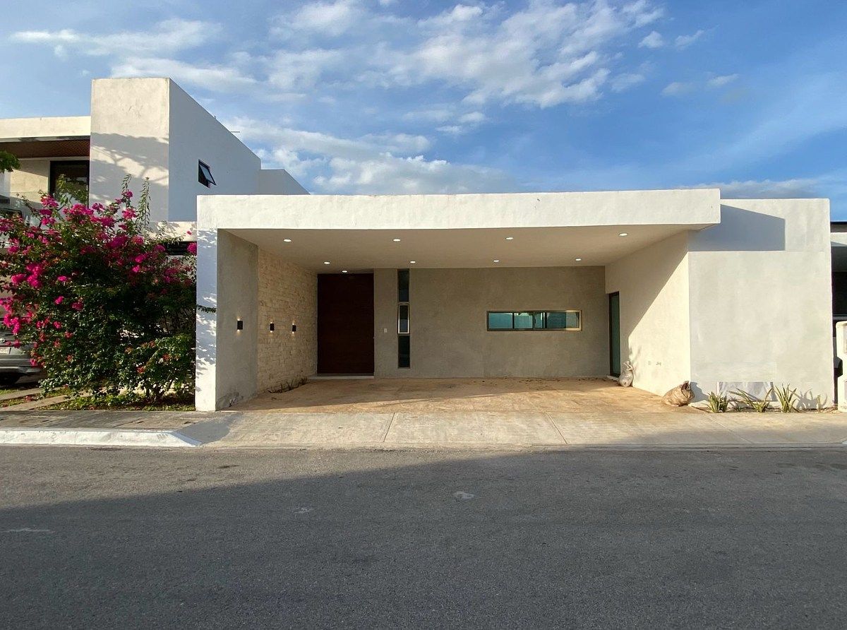 AMPLIA Y HERMOSA RESIDENCIA DE UNA PLANTA EN RENTA O VENTA, foto 1 de 49