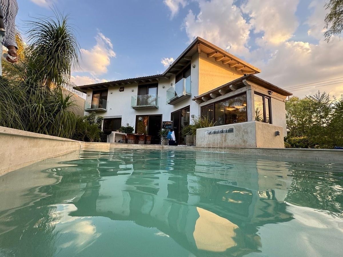 Preciosa Casa con estilo “Artigas” y con Alberca, foto 1 de 25