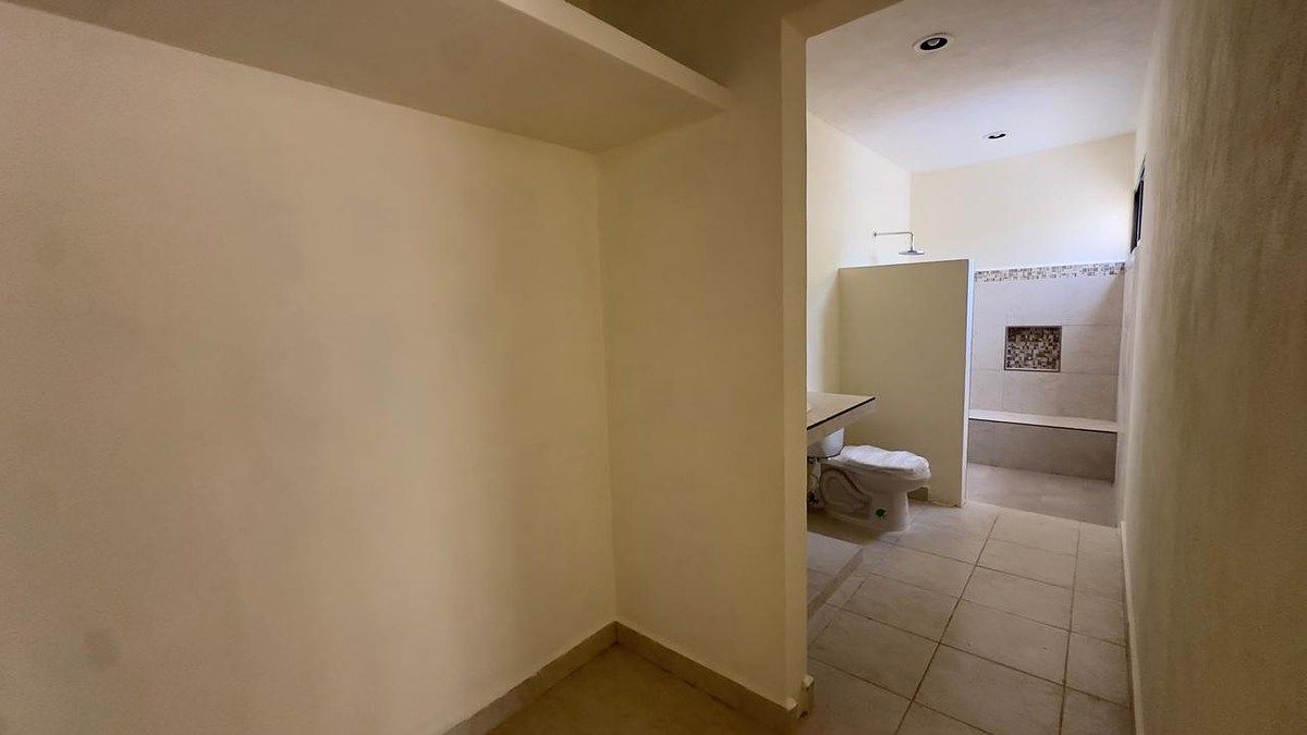 Closet y baño hab principal, foto 8 de 12