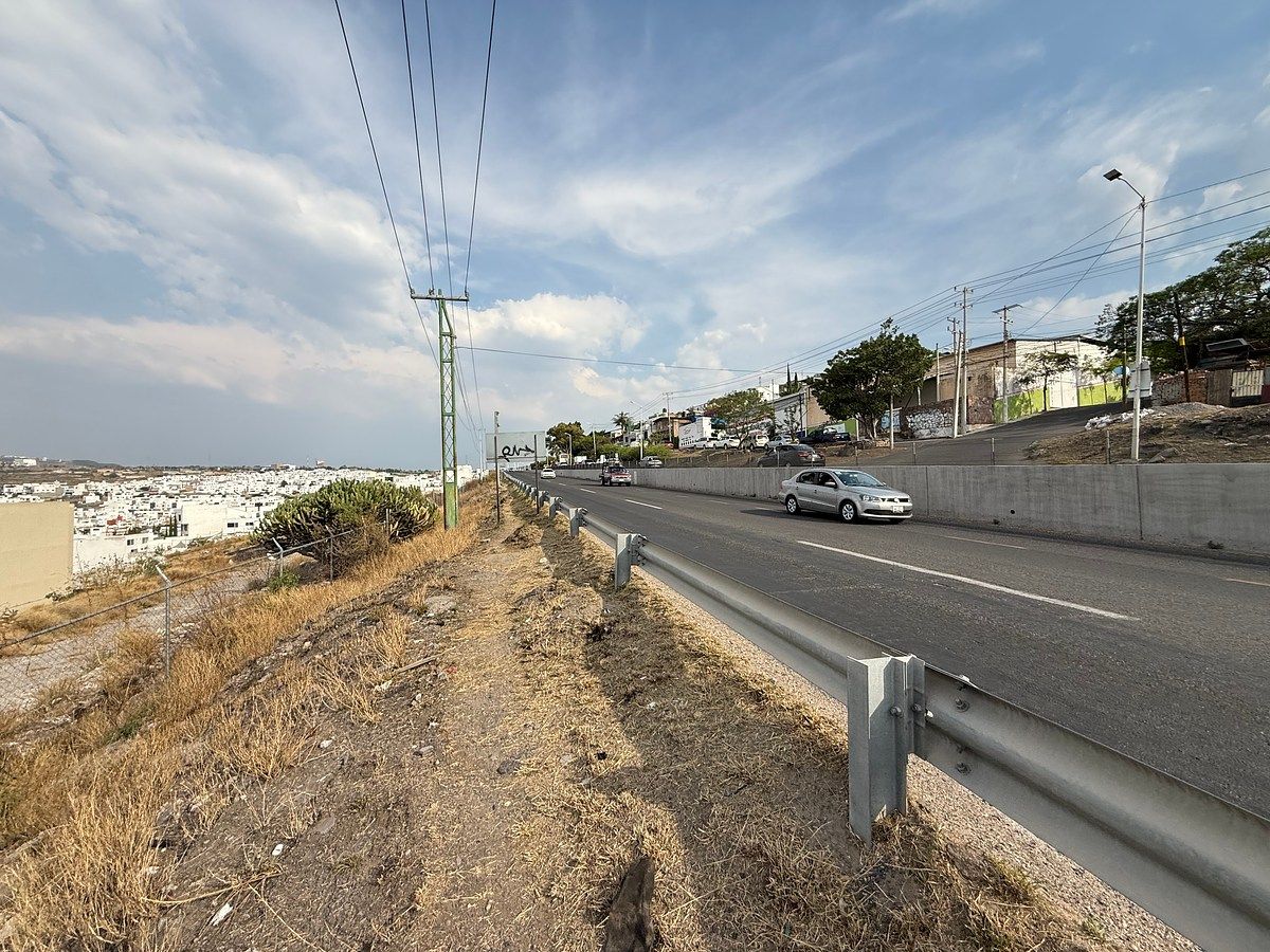 TERRENO DE USO MIXTO - SANTA BARBARA, CORREGIDORA, foto 1 de 7