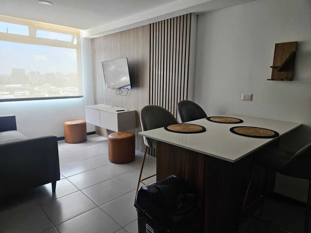 Apartamento Amueblado y Equipado en Venta | Edificio Meraki, Zona 14 - Image 2