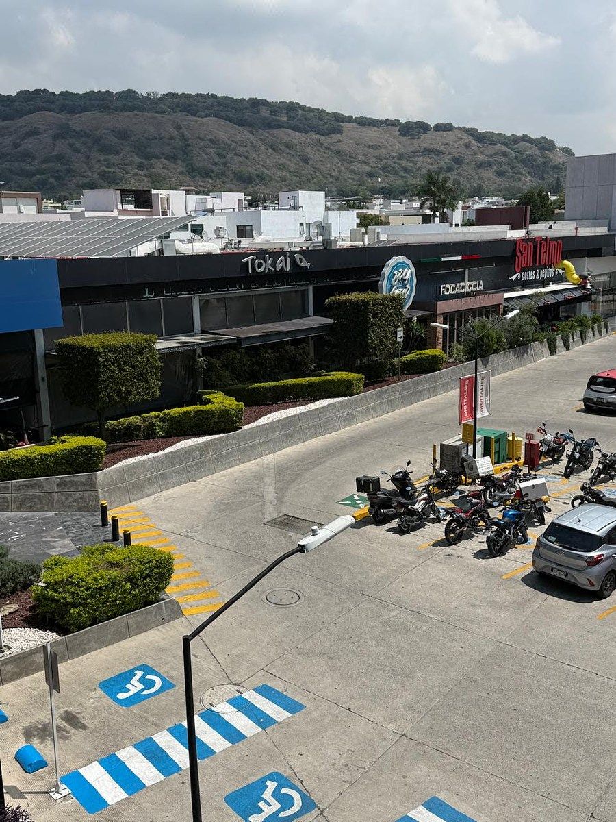 Shopping Mall Space in La Rioja, Tlajomulco de Zúñiga, photo 10 of 10