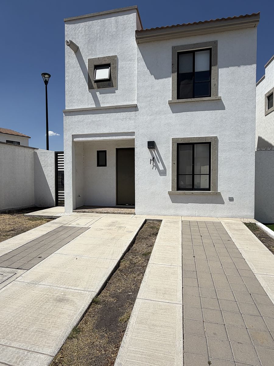 CASA EN RENTA EN ESQUINA, RESIDENCIAL PROVENZA, QRO. -L.A.-, foto 1 de 17