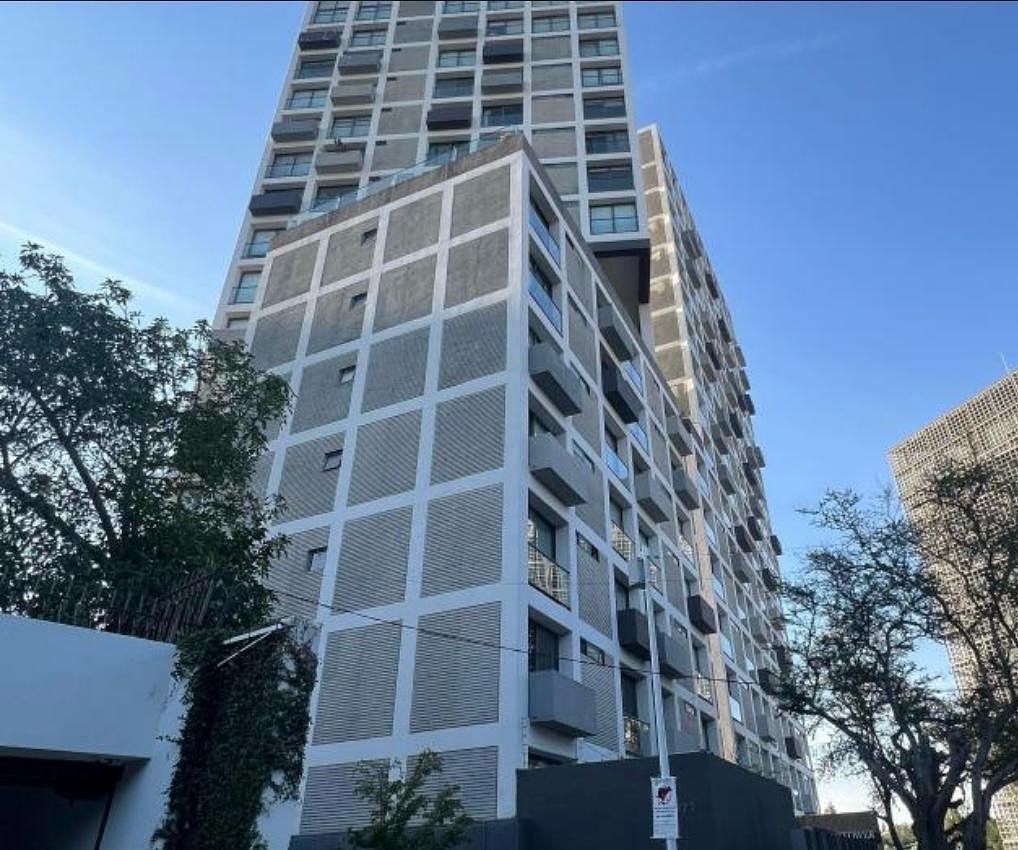 Belo e espaçoso apartamento no Térreo Colomos providência, foto 1 de 15