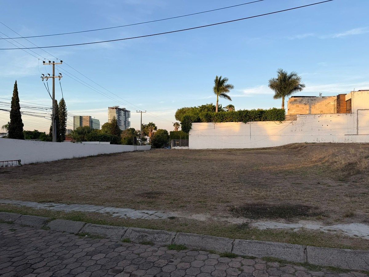 Terreno en Venta en Condominio sobre Circuito Madrigal, photo 1 of 7