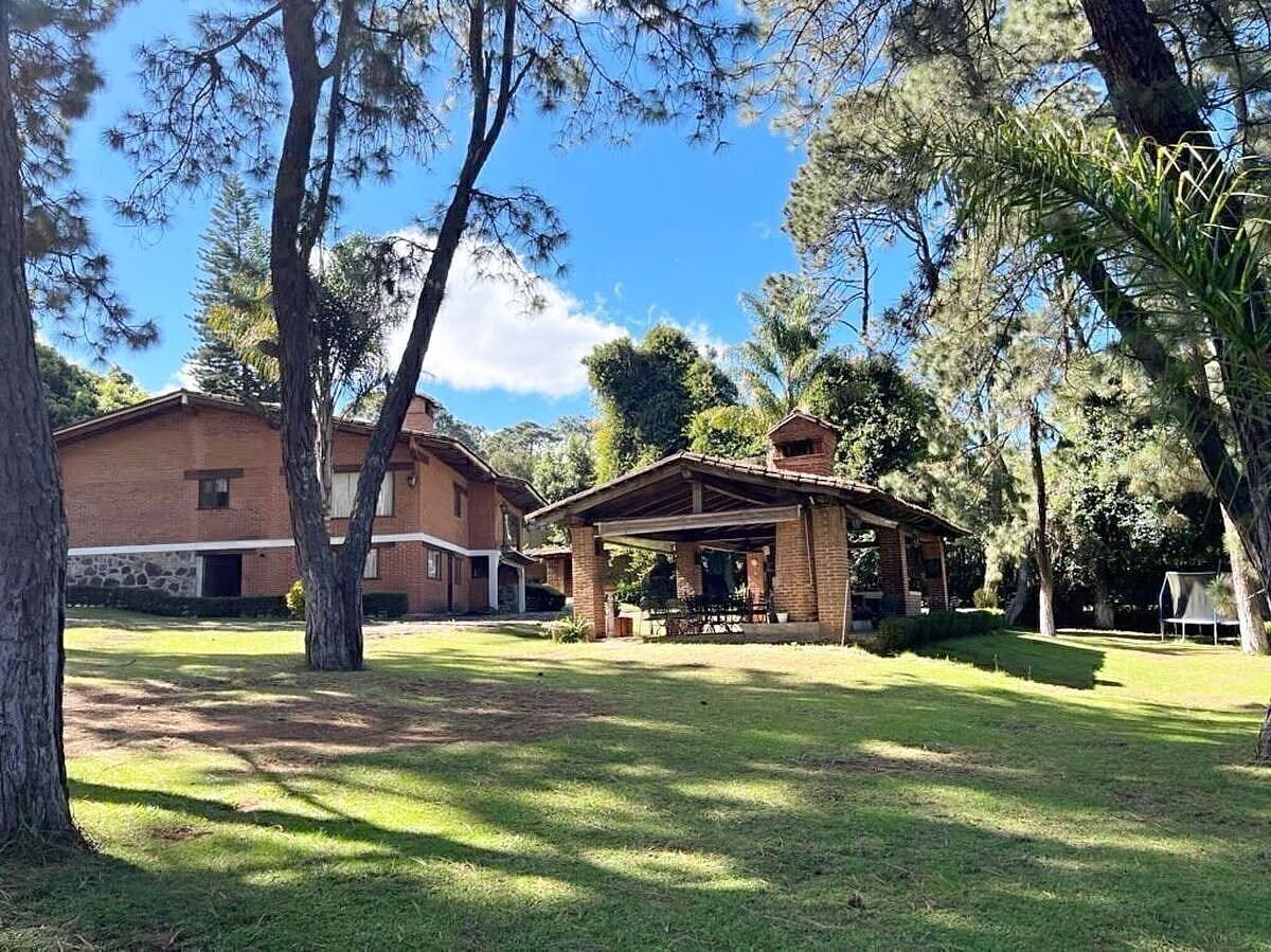 Casa en venta en Valle de Bravo, foto 1 de 19