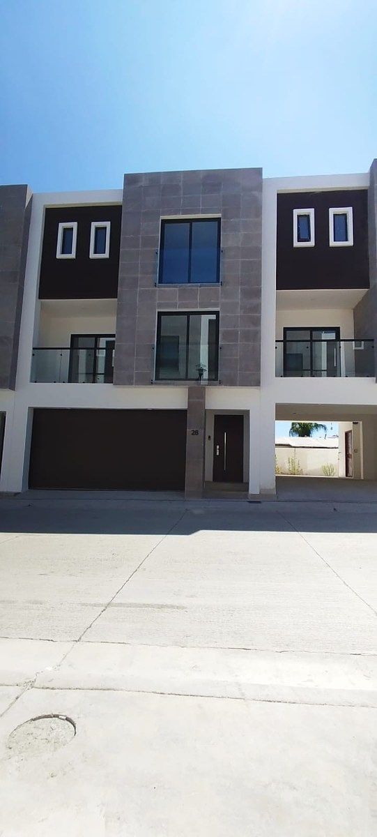 Casa de 3 Recamaras en Privada Altum Agua Caliente con terreno excedente, foto 1 de 28