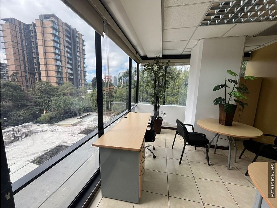 OFICINA AMUEBLADA EN ALQUILER – DESIGN CENTER, ZONA 10 | - Image 3