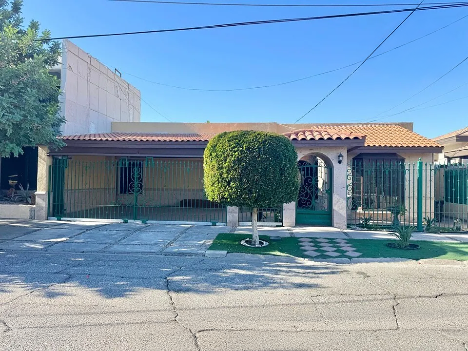 En venta casa en Jardines del Valle (Mexicali, B.C)
