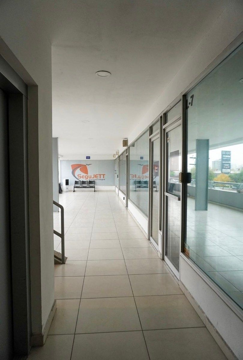Retail Space in Plaza Revolución, Monterrey, photo 2 of 7