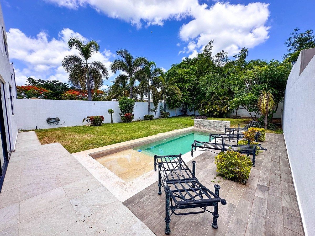 HERMOSA RESIDENCIA CON TERRENO DE 573 M2 EN BELLAVISTA DZITYA, foto 1 de 26