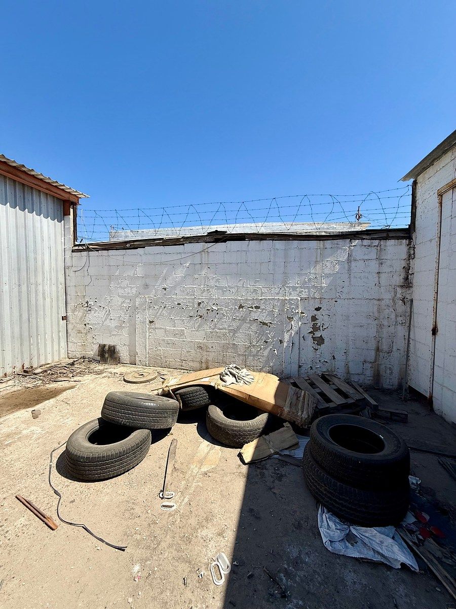 Commercial Storage Unit in California, Ensenada, photo 12 of 18