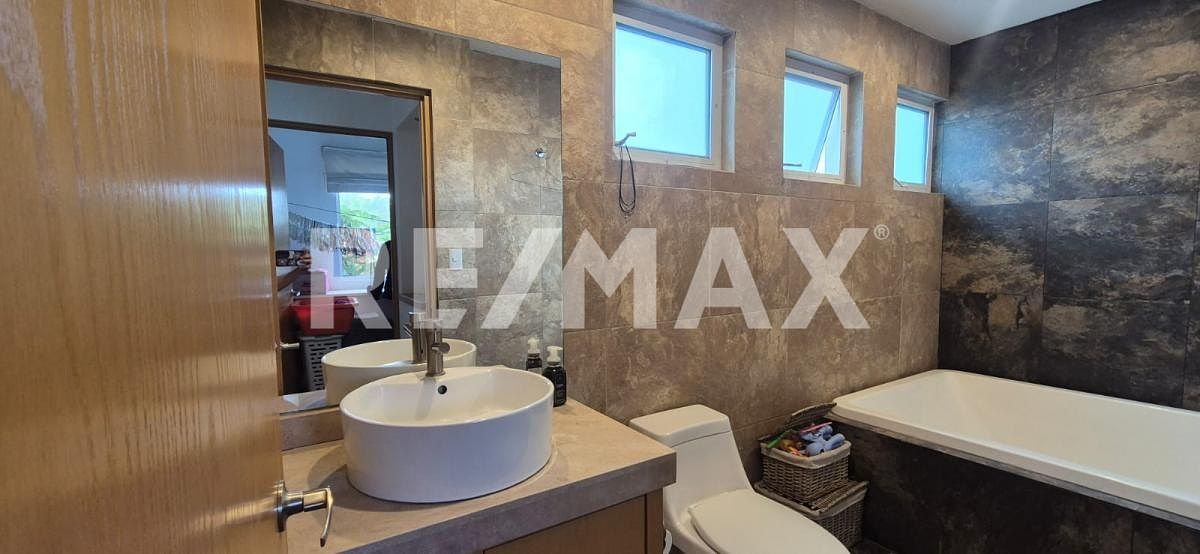 House in Gated Community in Hacienda Real Tejeda, Corregidora, photo 34 of 43