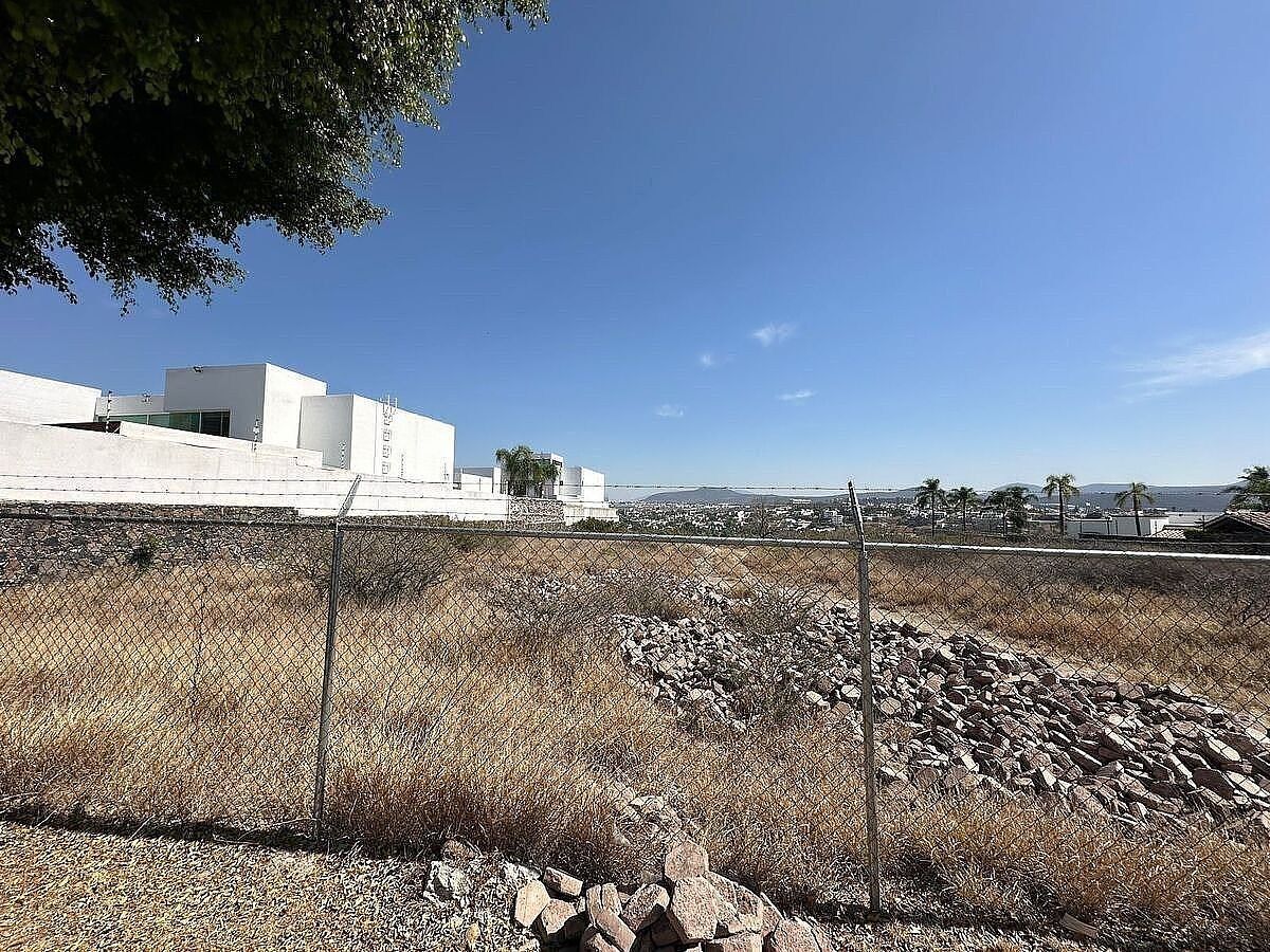 Terreno de oportunidad en venta con vista al lago en Balcones de Juriquilla !, foto 1 de 13