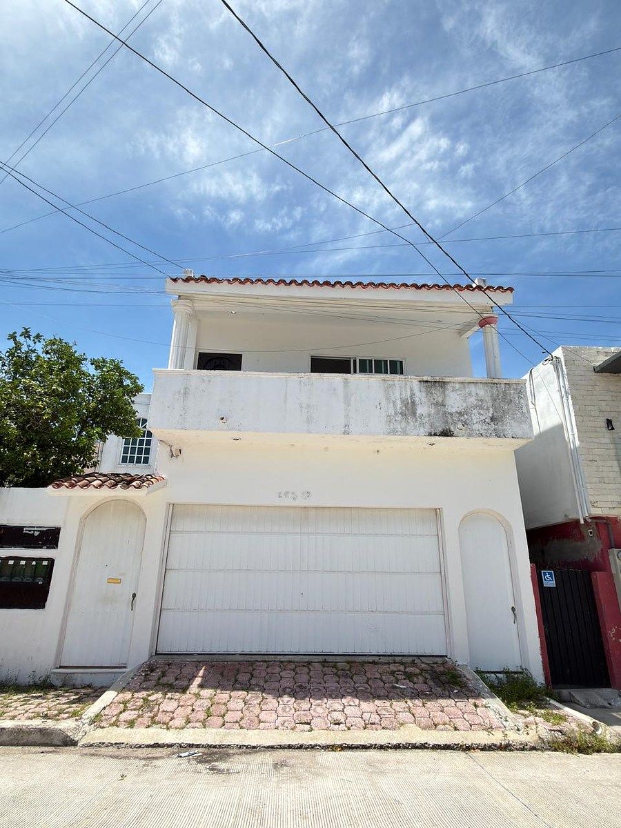 SE VENDE CASA + 8 DEPARTAMENTOS CERCA DEL PUERTO PESQUERO, foto 1 de 31