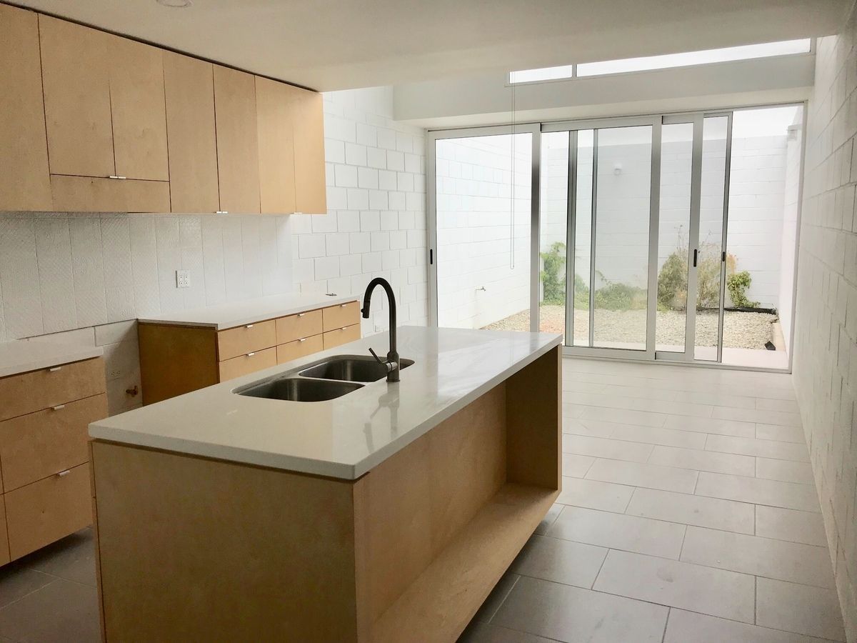 CASA ESTILO  “TOWNHOME” CONTEMPORÁNEO, foto 1 de 19