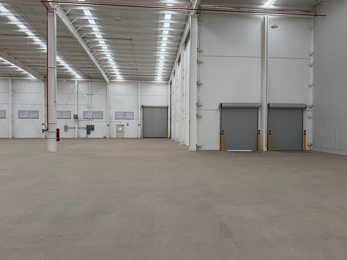 Prédio industrial em Arroyo Hondo, León, foto 2 de 11