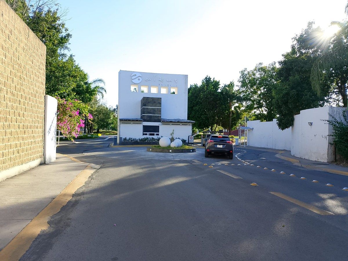 CASA EN VENTA ALTUS BOSQUES $3’200,000, foto 1 de 23