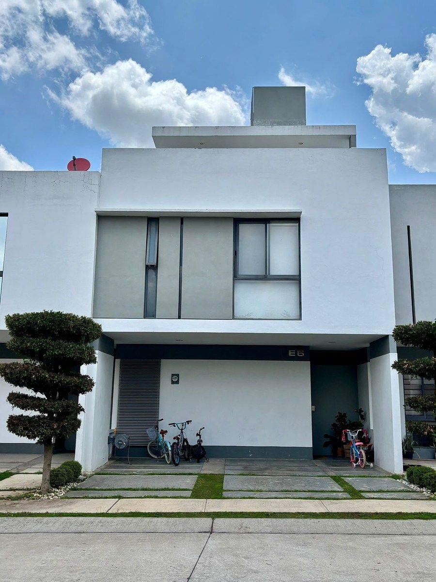 House in the Cranes, photo 1 of 10