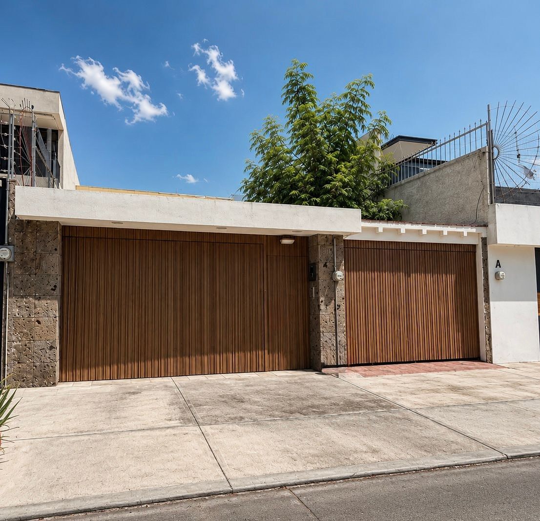 Casa Espaçosa à Venda ou Aluguel em Jardines de San Ignacio, Chapalita, foto 1 de 15
