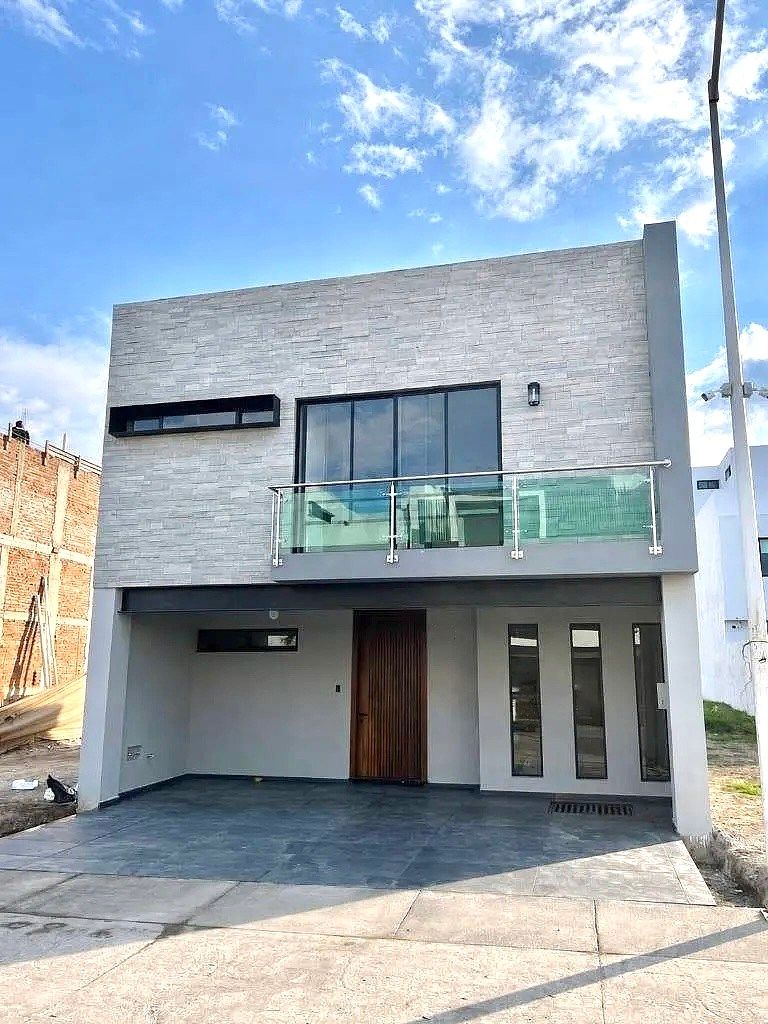 Casa NUEVA en Altanza en venta con Roof, photo 1 of 12