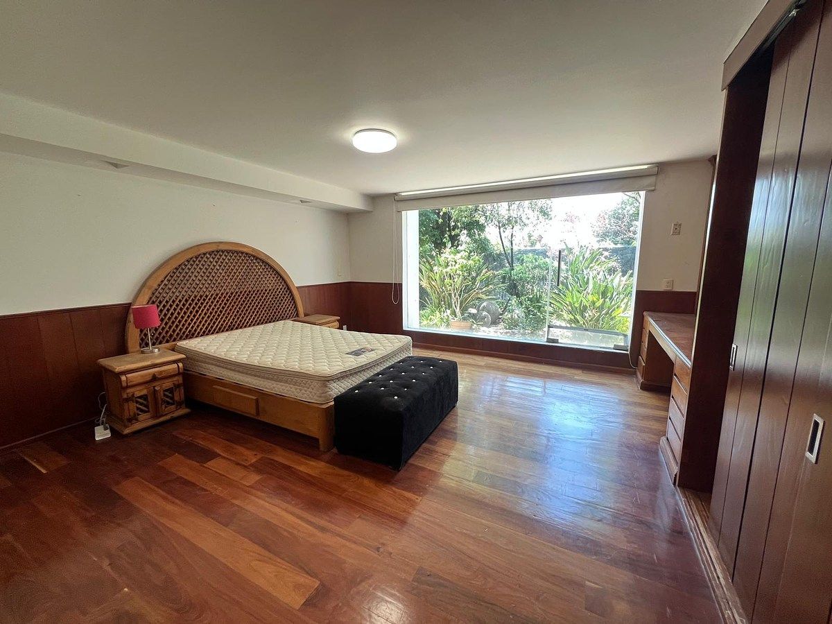 Recámara con ventana al jardín, foto 19 de 36