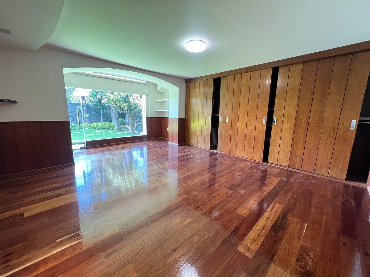 Recámara vacía — closet de madera, foto 20 de 36