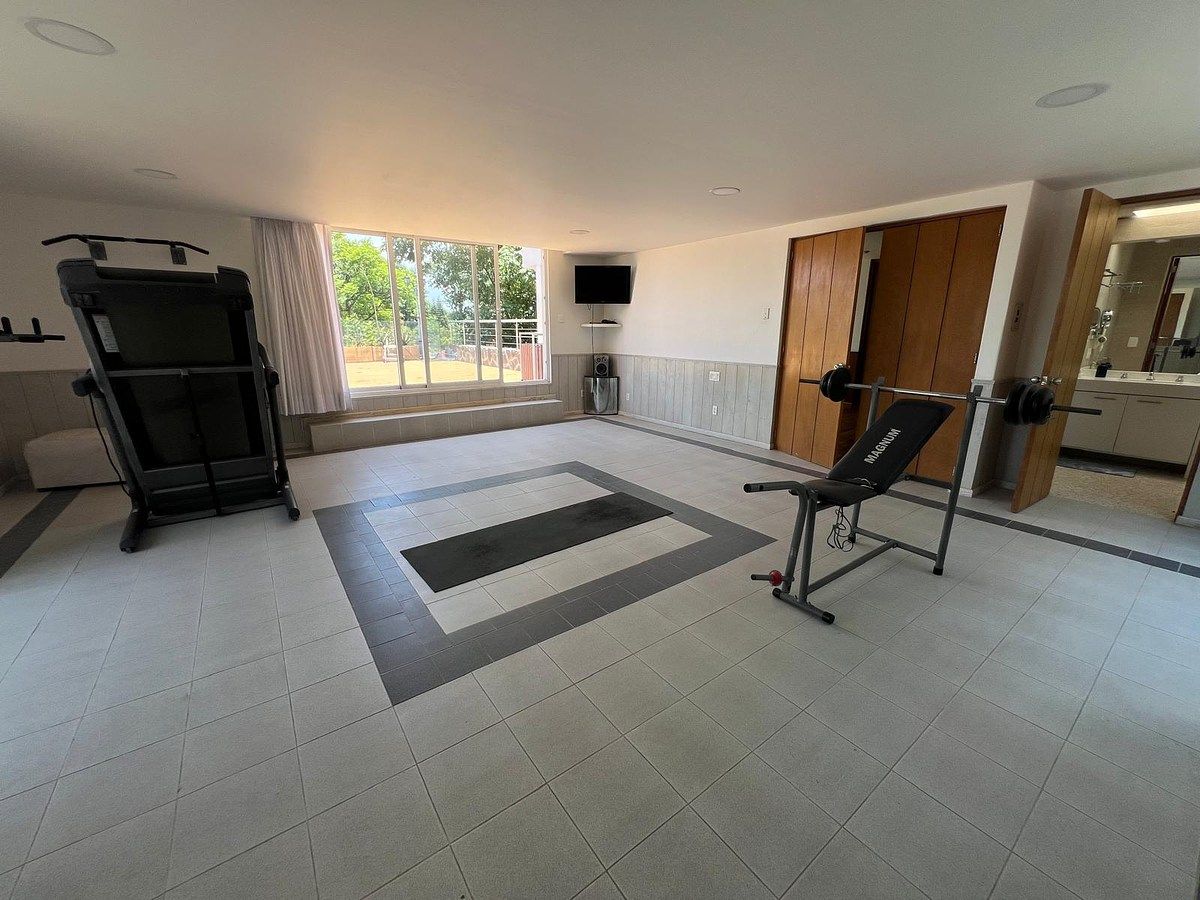 Gimnasio privado — baño integrado visible, foto 34 de 36