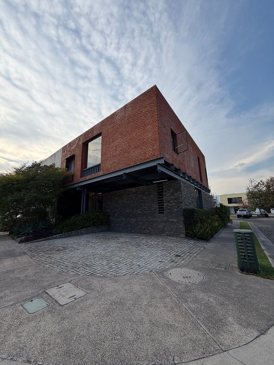 Casa en Venta esquina Punto Sur, foto 1 de 36