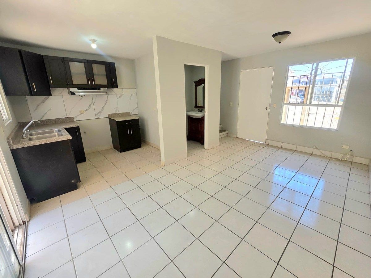 CASA COM 2 QUARTOS LOCALIZADA EM SANTA FÉ, foto 1 de 22