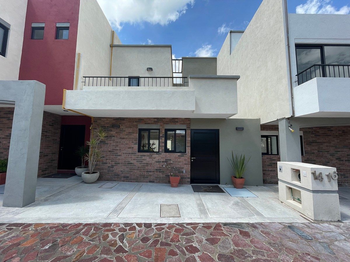 House in Gated Community in Corralejo de Abajo, San Miguel de Allende, photo 2 of 48