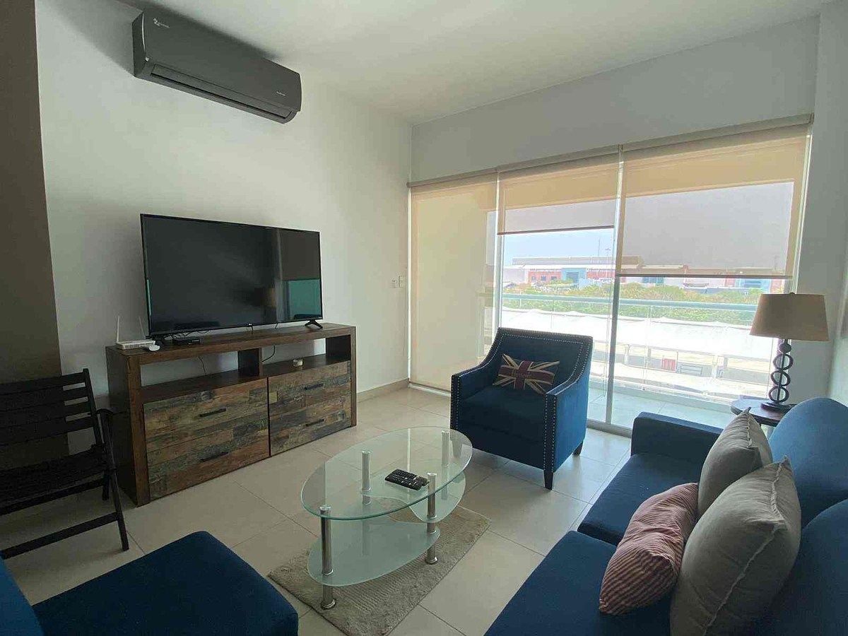 Departamento amueblado, de 2 recámaras + estudio, en Vía Montejo., foto 1 de 15