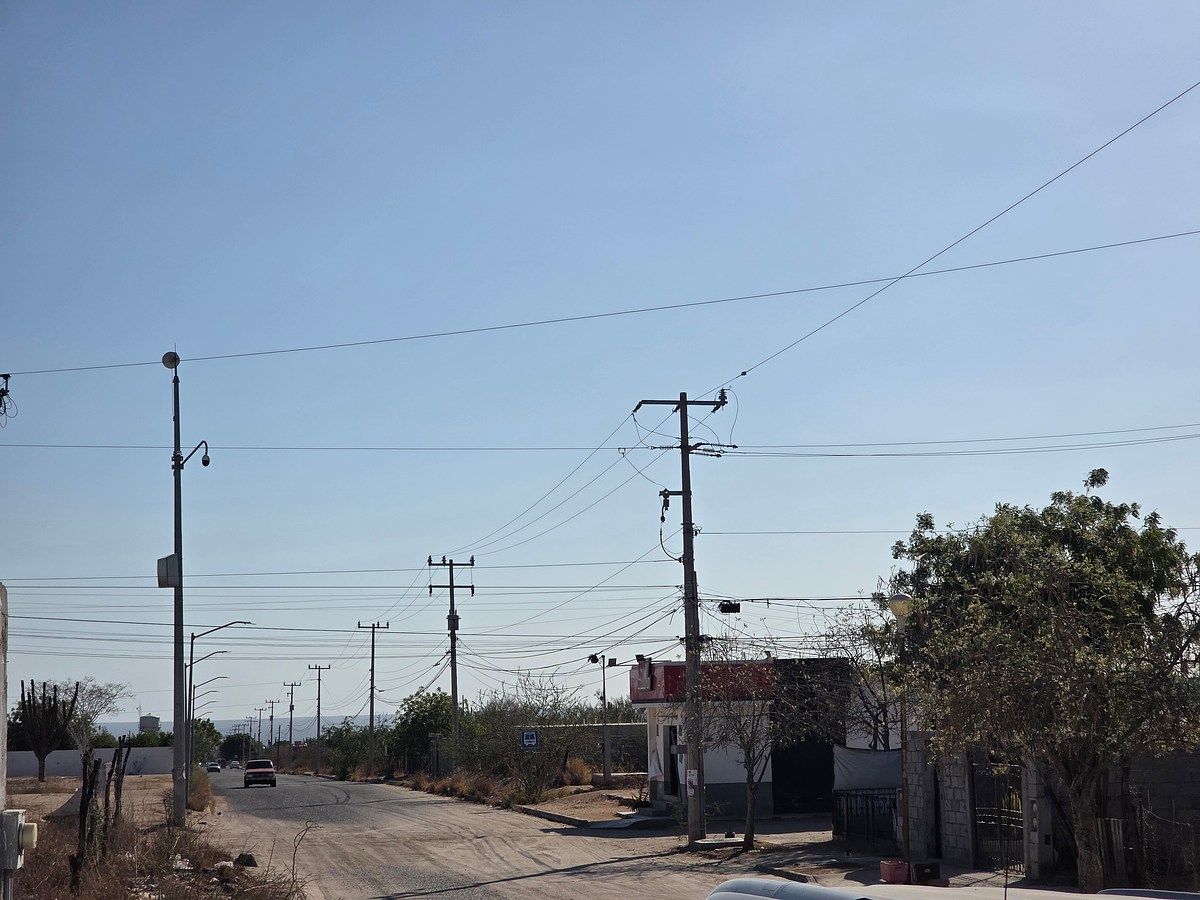 CALAFIA LOT IN FRONT OF MAIN AVENUE - foto 4