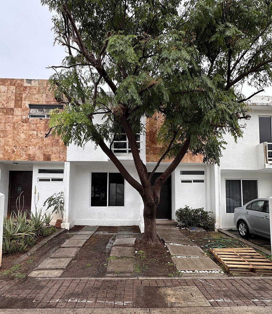 CASA EN RENTA CERCA DE PLAZA ANTEA, PALMARES QUERETARO, foto 1 de 21