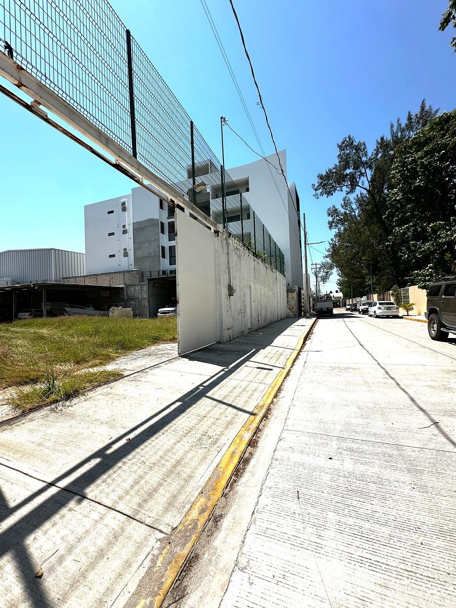 Patio de trabajo con oficinas en RENTA en Ciudad del Carmen Zona Centro, foto 1 de 7
